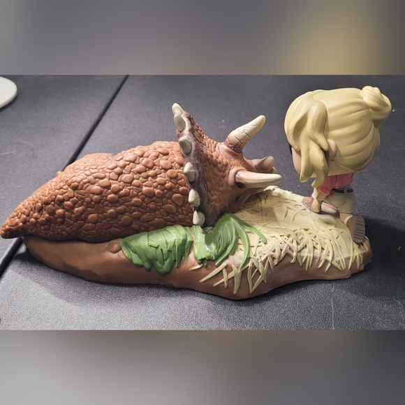 Funko Jurassic Park Dr. Sattler with Triceratops Pop! Moment - Picture 4 of 4